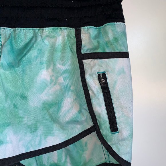 LULULEMON Tracker Shorts with Liner Size 4 - Picture 4 of 8